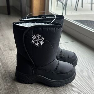 Black Snowflake Winter Boots